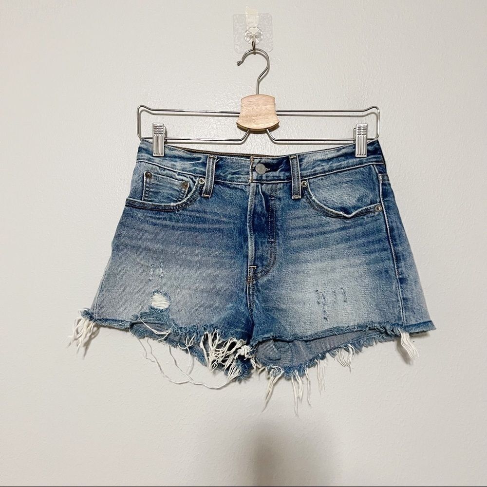 Levis Distressed Jean Shorts White Oak Cone Denim Button fly Size 26